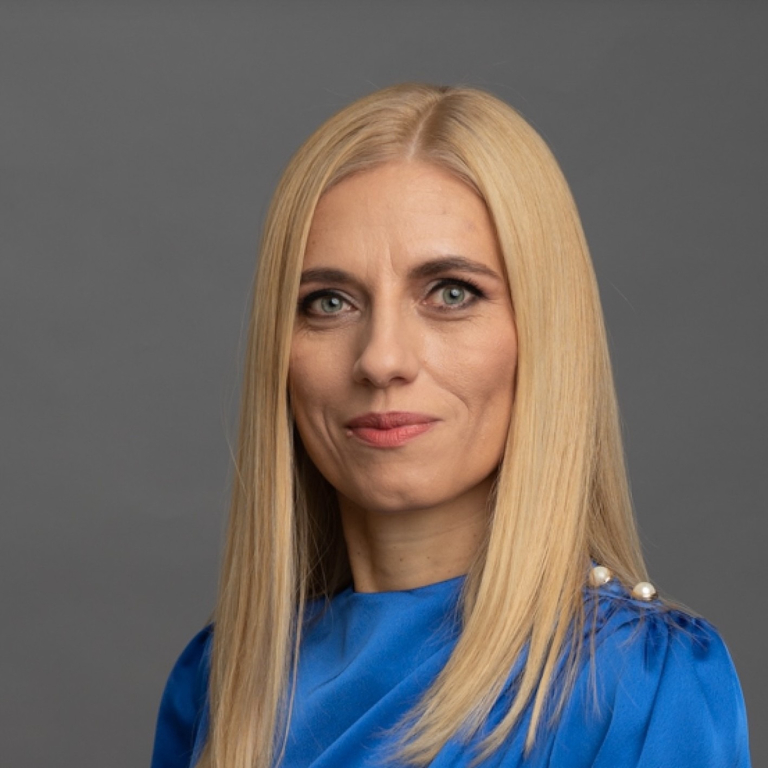Dr. Adriana Zaharia